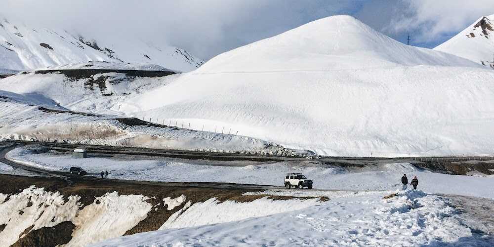 voenno-gruzinskaja-doroga-kazbegi-zimoy_.jpg